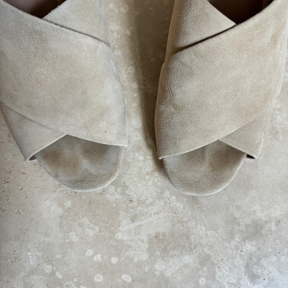 Vince Karsen Beige Suede Block Heel Slide Sandals Womens Size 8.5 M Open Toe - Picture 5 of 13
